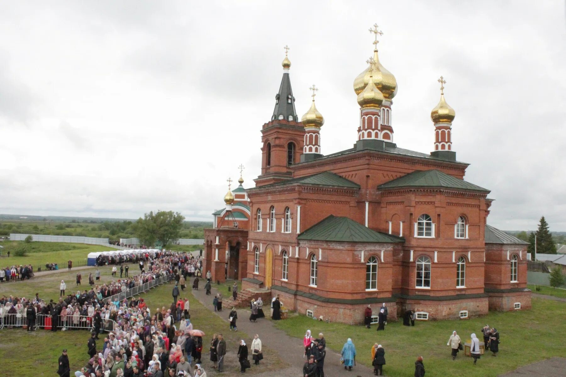 Погода в никольском тамбовской области. Мамонтова пустынь Тамбов. Мамонтова пустынь монастырь. Мамонтова пустынь Церковь Николая Чудотворца. Мамонтов пустынь монастырь Тамбовская область.