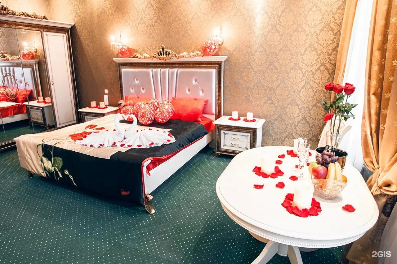 Номера для новобрачных питер. Свадебный номер в гостинице. Radisson номер с джакузи. Романтическая гостиница москва. Отель для влюбленных.