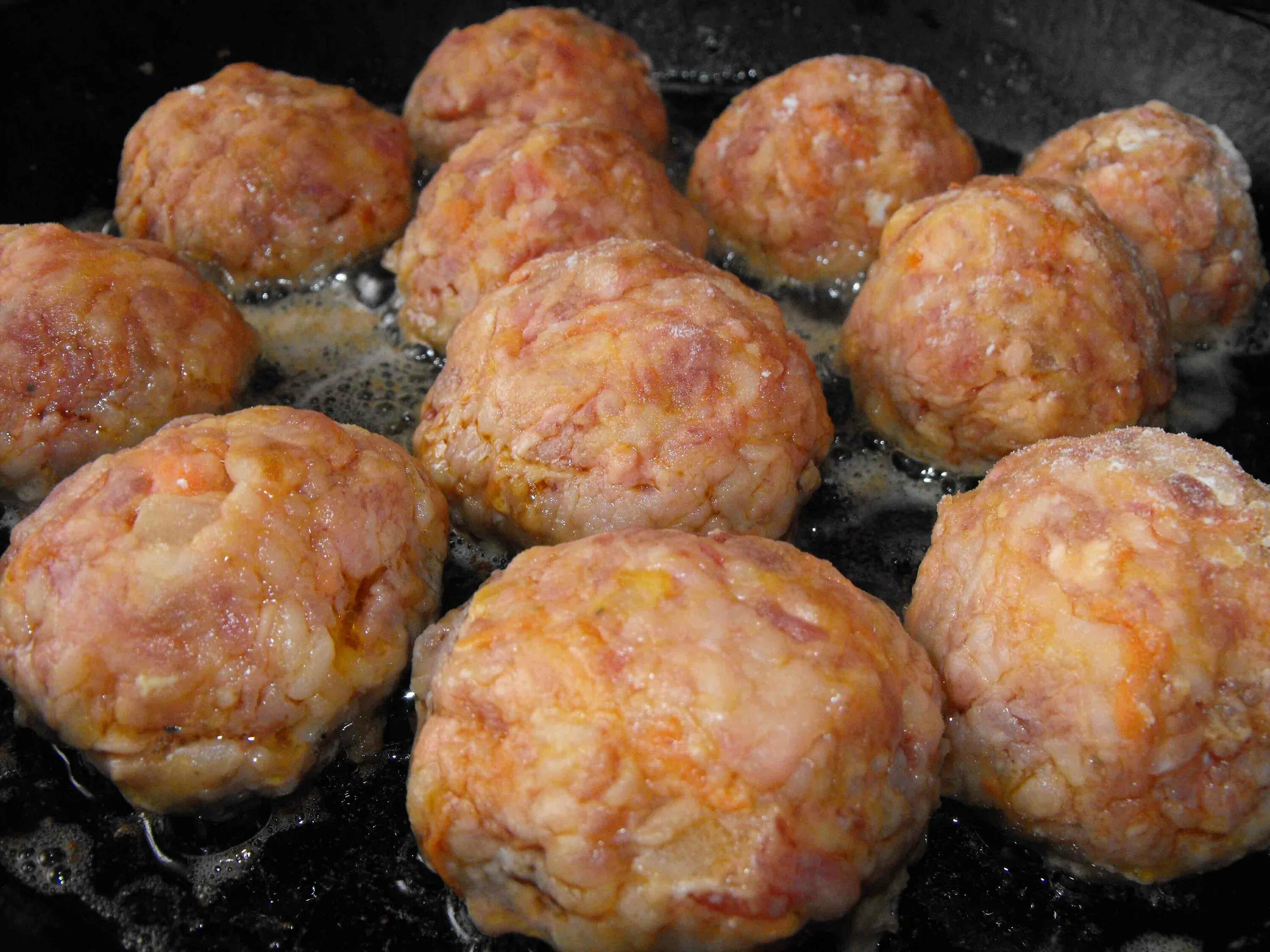 Куриные тефтели в томатном соусе. Тефтели с рисом с подливкой. Пошаговые тефтели. Тефтели с рисом с подливкой. Пошаговые тефтели.