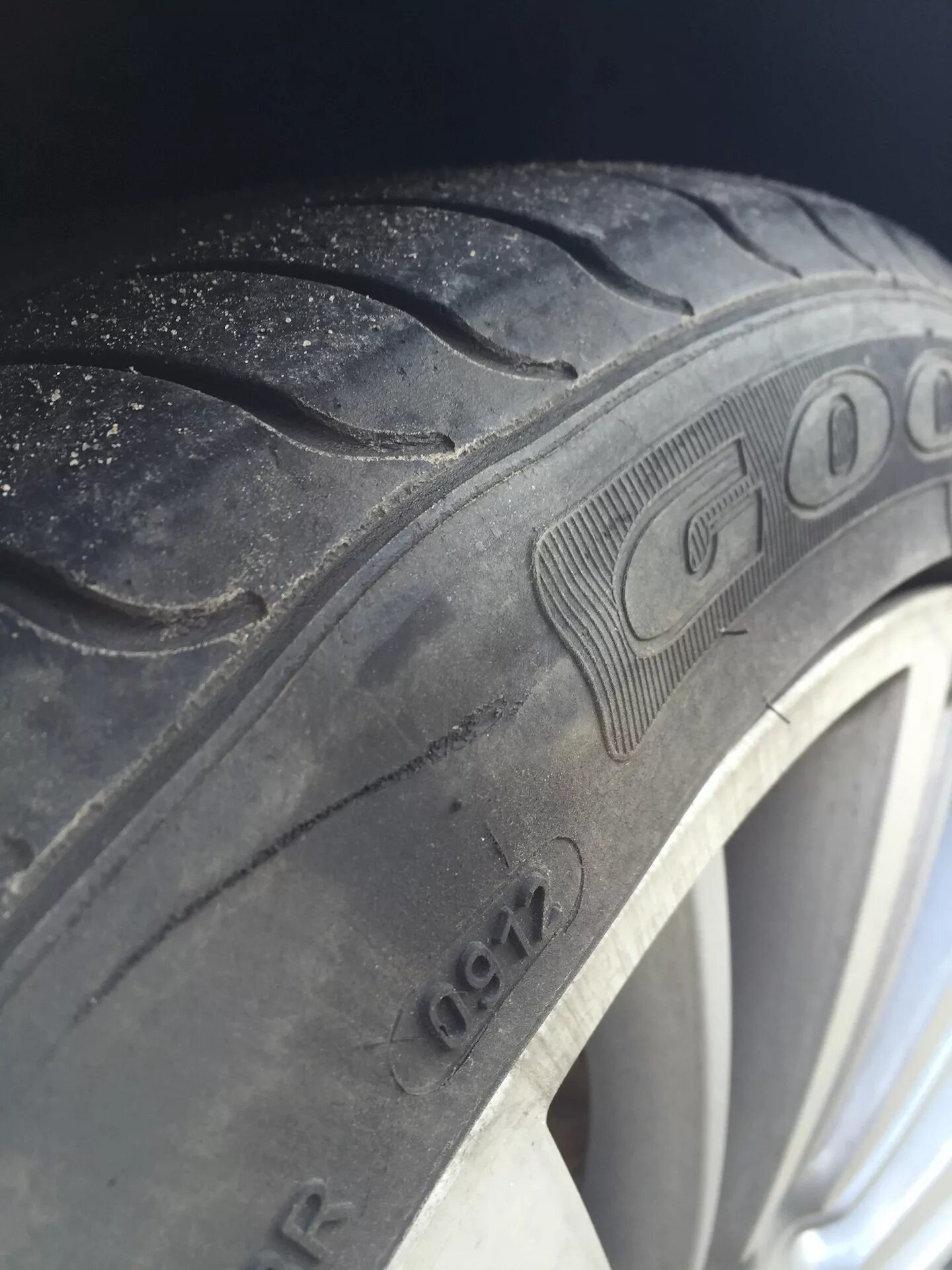 Run flat отзывы. Goodyear RUNFLAT. Протектор шины Гудиер с 3 канавками. Резина Ранфлет 20 зимняя. Ранфлет Goodier.