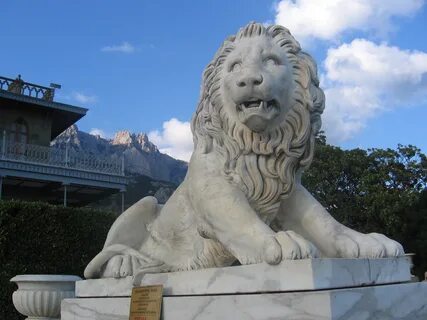 Границей лев