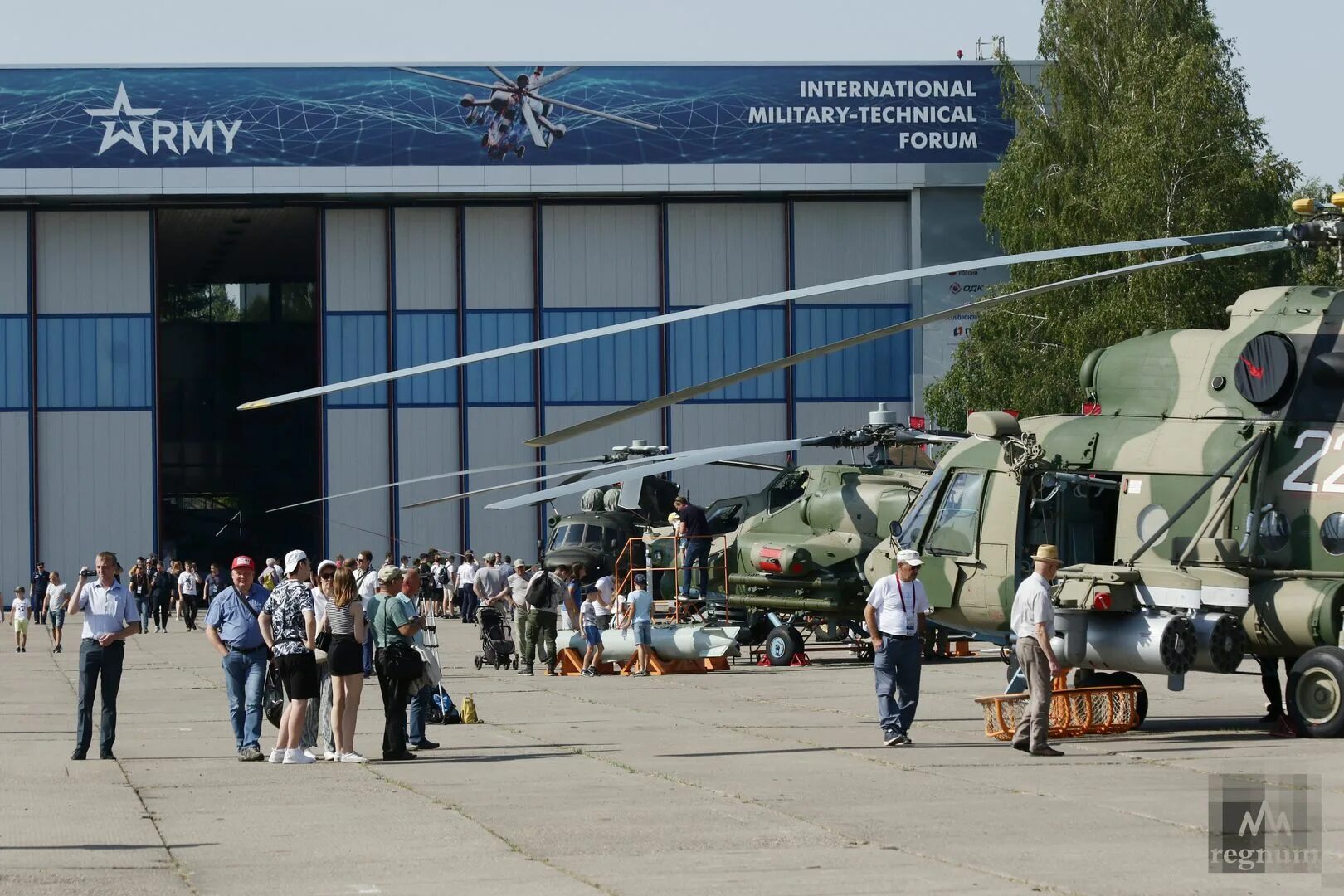 Кубинские девушки. Кубинка военный аэродром. Армия выставка кубинка. Парк патриот аэродром кубинка. Форум кубинки.