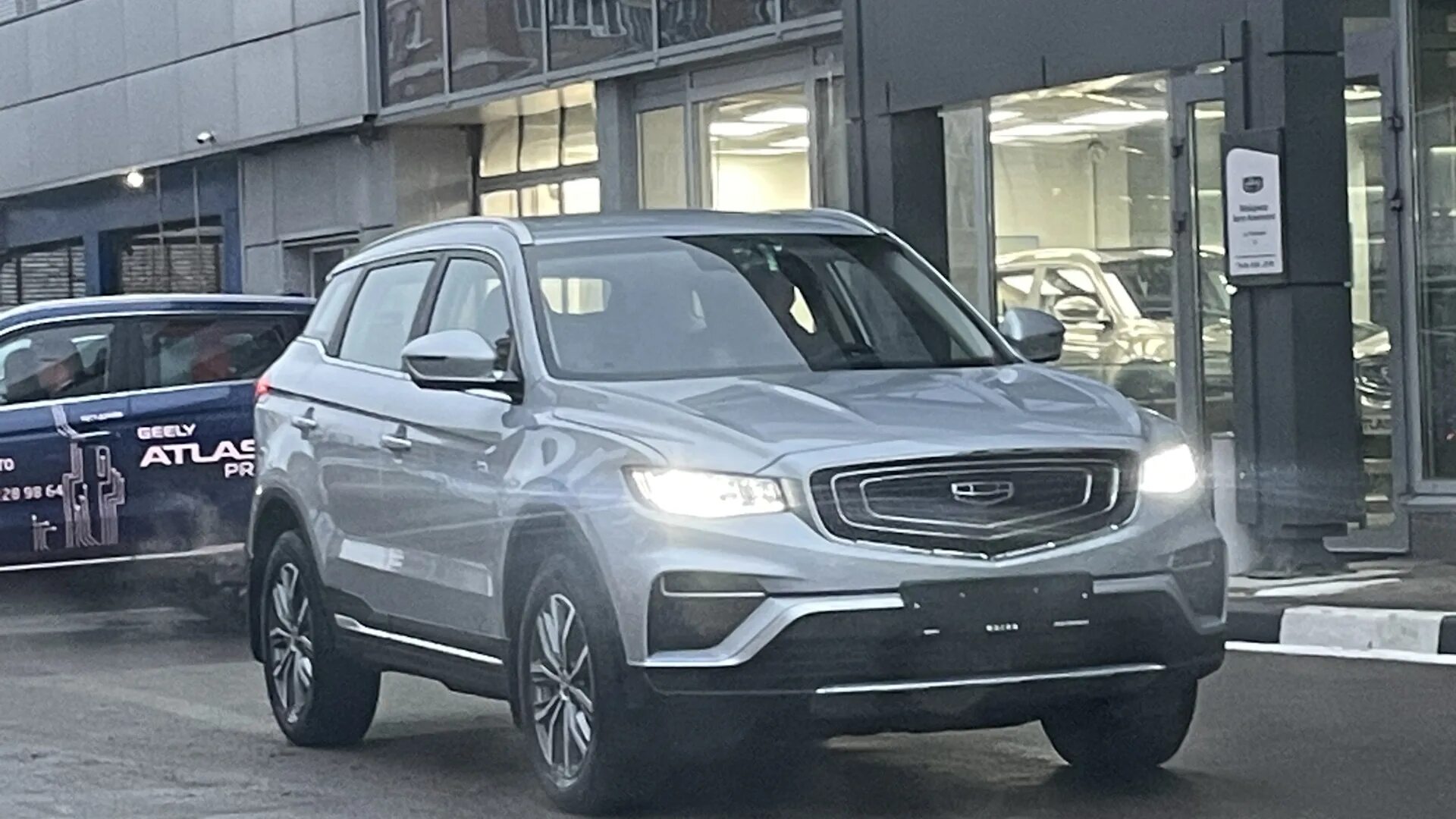 Атлас про отзывы реальных владельцев 2023. Geely Atlas Pro 2022. Geely Atlas 2024. Geely Atlas Pro 2024. Geely Atlas Pro серый.