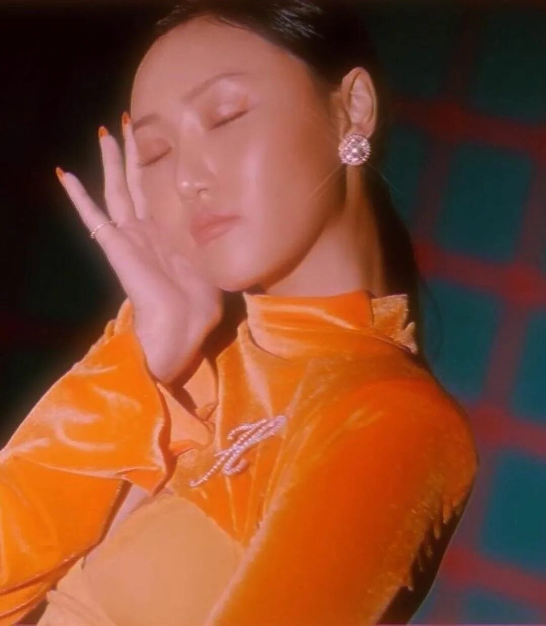 Hwasa guilty pleasure. Хваса новая песня. Хваса моменты из клипов. Хваса новая песня. Хваса встречается с бизнесменом.