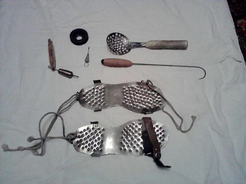 Приспособления для рыбалки. Самодельный для зимней рыбалки. Самодельные зимние удочки. Рыболовный ящик для зимней рыбалки из морозильной камеры. Приспособы для зимней рыбалки.