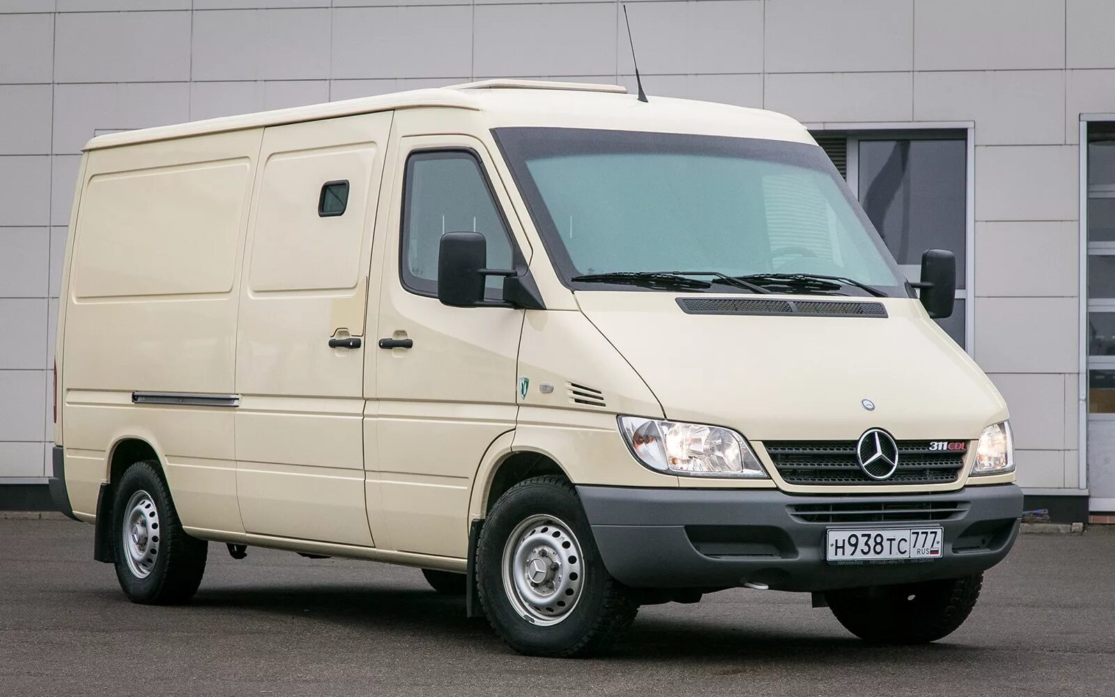 Спринтер калининград. Mercedes Benz Sprinter Classic. Мерседес Спринтер Классик. Мерседес Бенц Спринтер Классик 311. Мерседес Спринтер Классик грузовой.