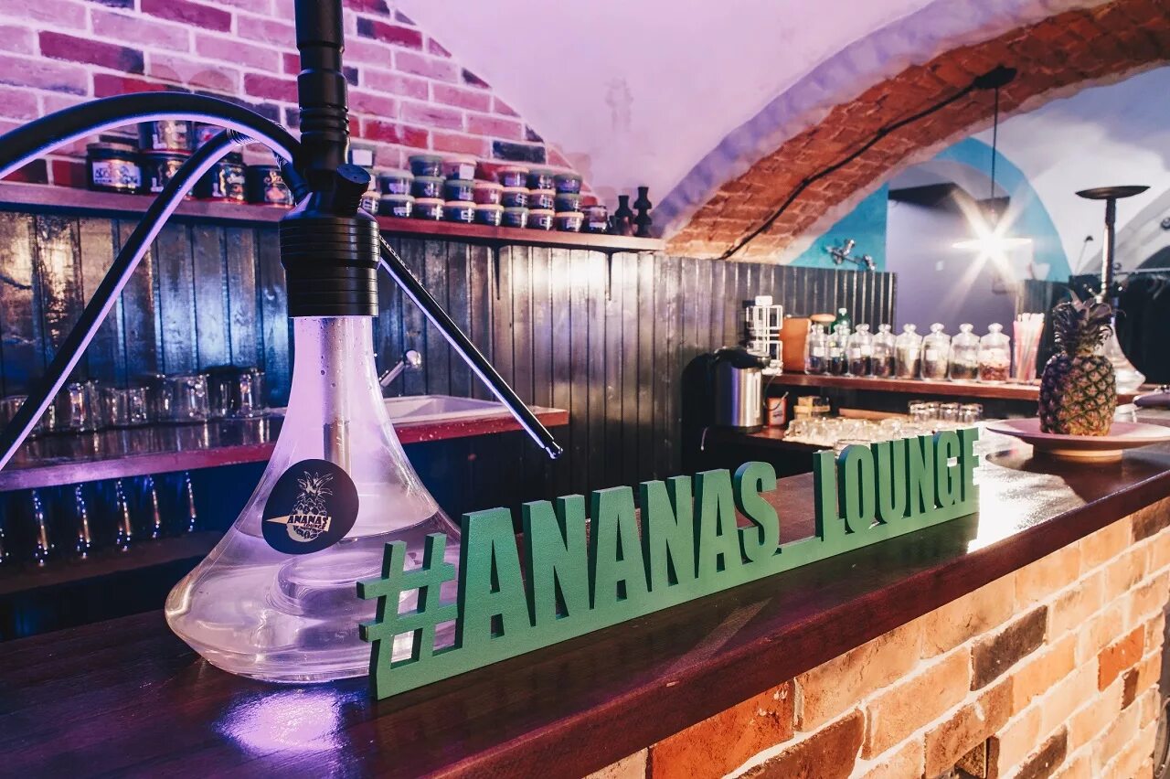 Кальянная поляна. Кальянная ananas Lounge. Название кальянных. Вывеска кальянной. Кальянная в Америке.