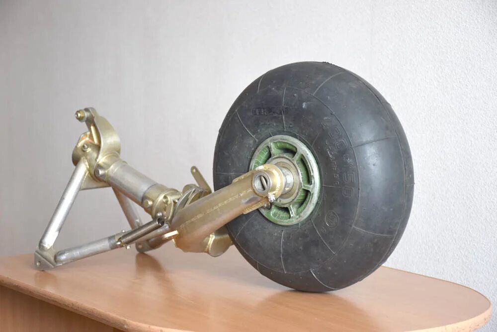 Су-25 шасси. Шасси боинг 737. Шасси самолета ту 204. Ил-2 задняя стойка шасси. Заднее шасси 20109.