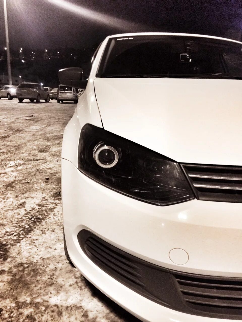Volkswagen polo фары тюнинг Установка фар Valeo с автокорректором Volkswagen Polo Sedan, 1,6 л, 2013 года