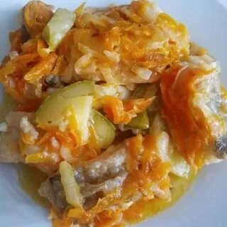Судак с морковью и луком