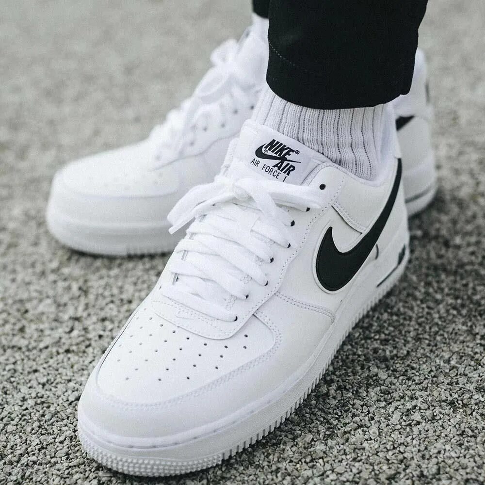 Черно белый найк аир. Nike Air Force 1 Low. Nike Air Force 1 Low 07. Nike Air Force 1. Nike Air Force 1 белые.