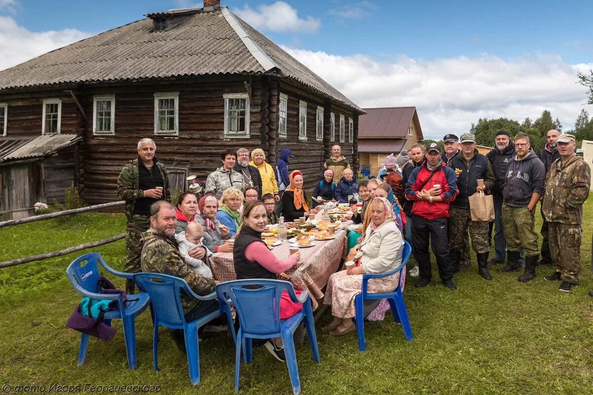 Жители деревни. Сотрудники музея кижи. кижи музей-заповедник местные жители. деревня жителей. жители кижи местные.