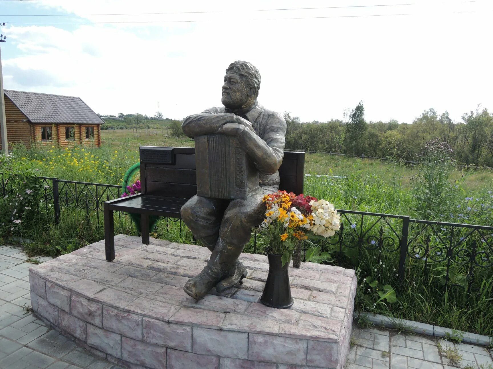 Старый шарап. Заволокинская деревня Ордынское. Деревня Заволокина в Новосибирской. Памятники в Ордынском районе. Памятник Геннадию Заволокину.