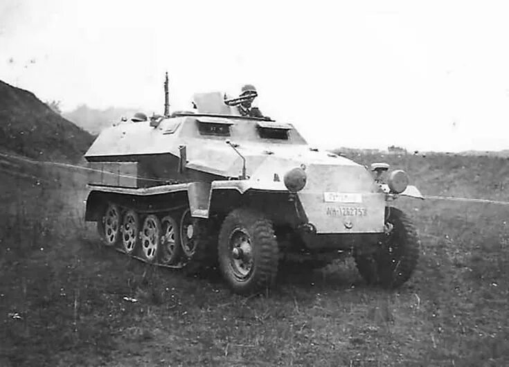 Sd kfz 251 c. Sd kfz 251 ханомаг бронетранспортер вермахта. броневик немецкий sd kfz 251. sd kfz 251 с пушкой. sd.kfz. 251.