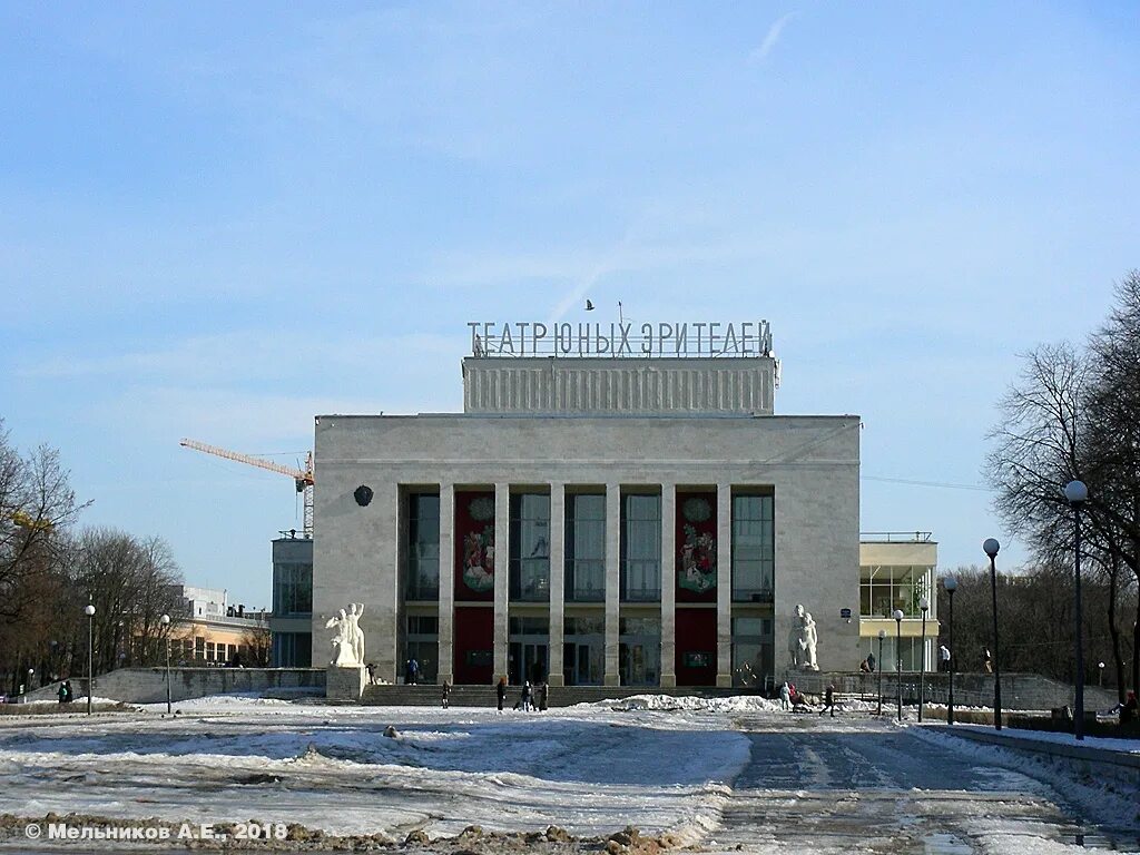 Театр юного зрителя им. Пионерская площадь 1 санкт петербург. Пионерская площадь семеновский плац. Пионерская площадь тюз. Пионерская площадь дом 1 театр.