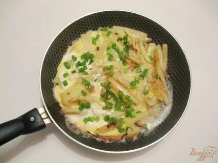Картофель с яйцом на сковороде