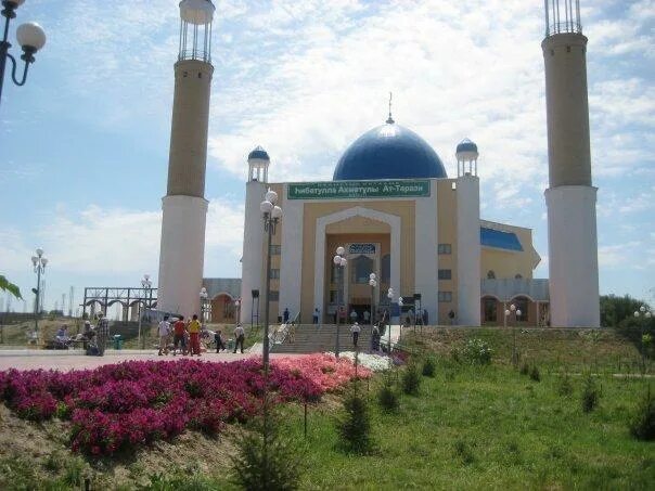 Центр тараза. Мечеть Центральная Тараз. Город Джамбул Казахстан мечеть. Мечеть Тарази Хибатулла. Мечеть в городе Тараз.