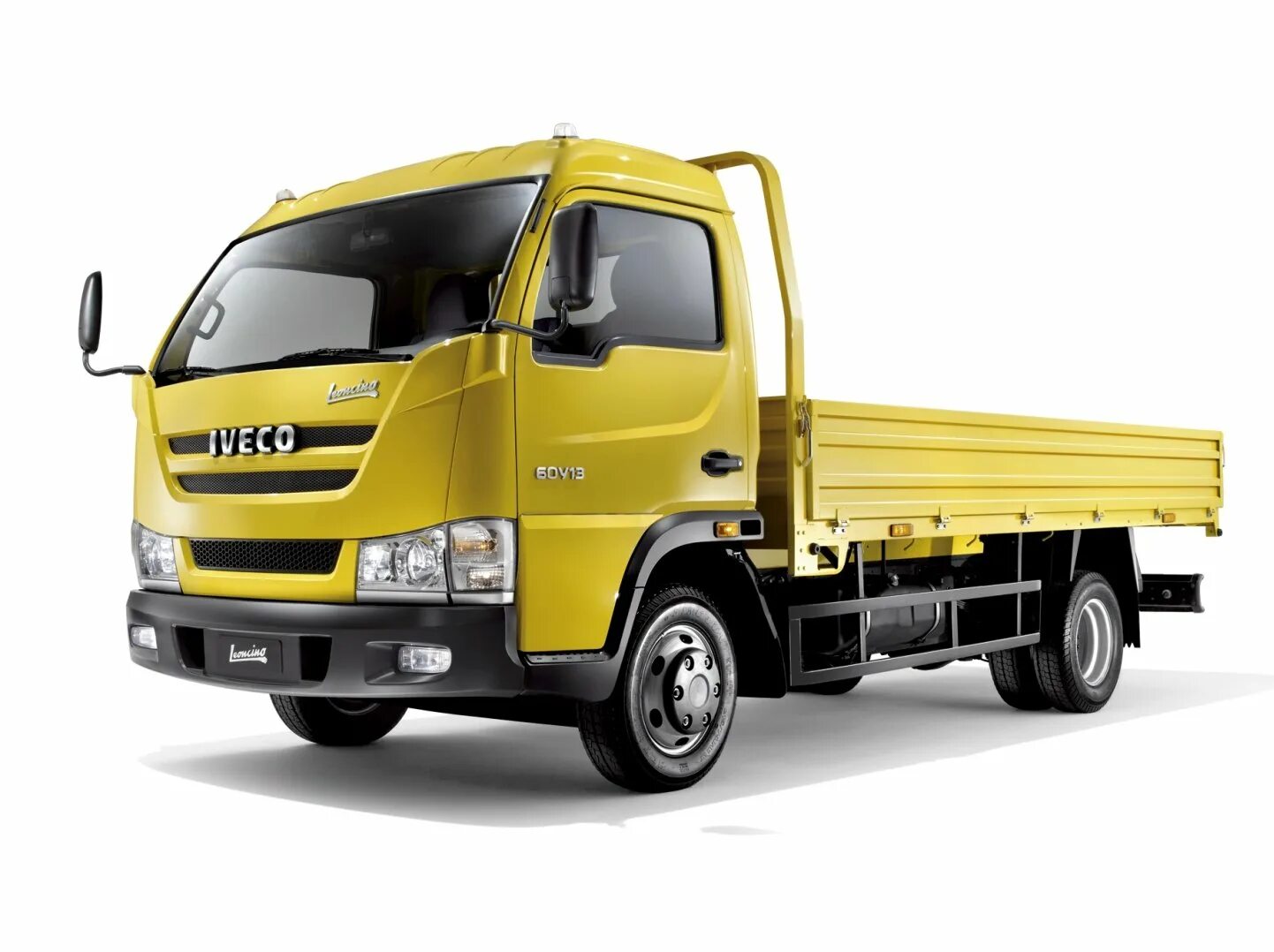 Небольшие грузовики. Малотоннажный грузовик Ивеко. Грузовик Ивеко 3.5 тонн. Ивеко грузовик до3.5 тонн. Авто Ивеко грузовой 3.5т.