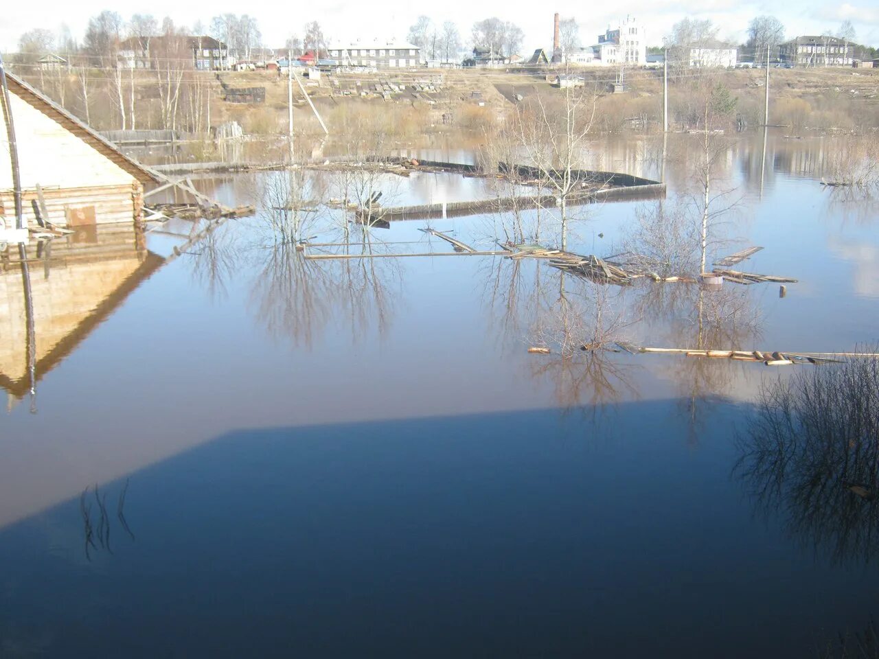 Уровень реки сухона. Паводок Великий Устюг 2016 уровень воды. Паводок на Сухоне. Паводок в Тотьме. Уровень воды в Сухоне.