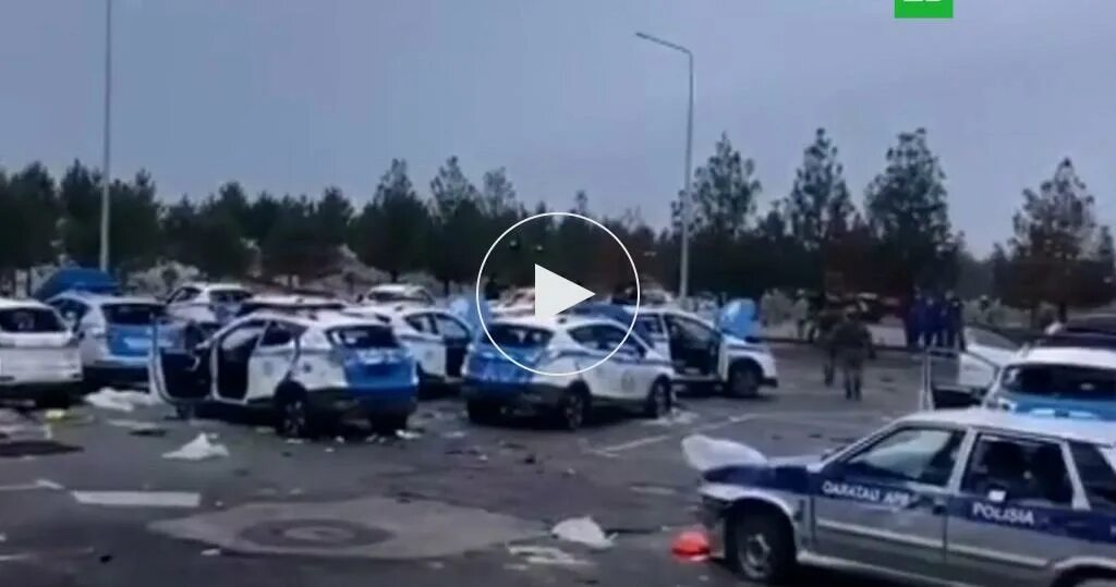 Нападение машин. Алма-Ата разбитые полицейские машины. Кладбище полицейских машин в России. Полиция кладбища машина.