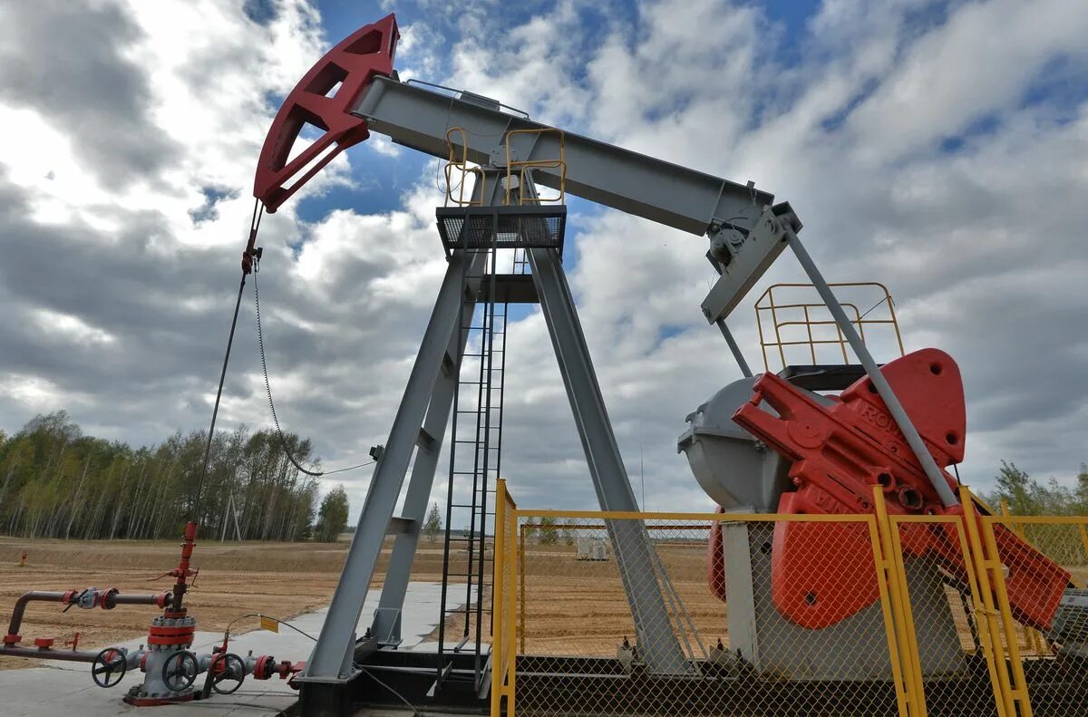 Качалка шгн нефтяная. Нефтяная промышленность. Добыча нефти. Нефтяная скважина. Оборудование для добычи нефти.