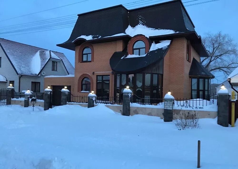 дома в поселках барнаула. поселок центральный барнаул. новоалтайск коттеджный поселок. казенная заимка барнаул улица надежды. коттеджи в алтайском крае.