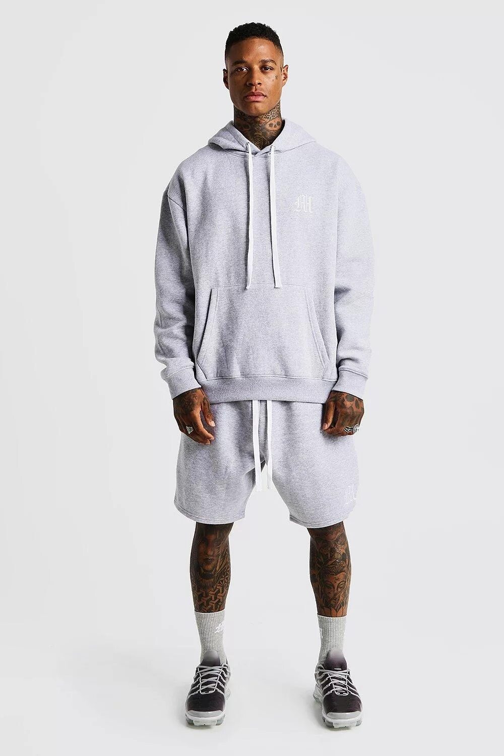 спортивный костюм оверсайз мужской. спортивные костюмы оверсайз мужские. спортивный костюм мужской с худи. серый спортивный костюм nike оверсайз. костюм оверсайз мужской.