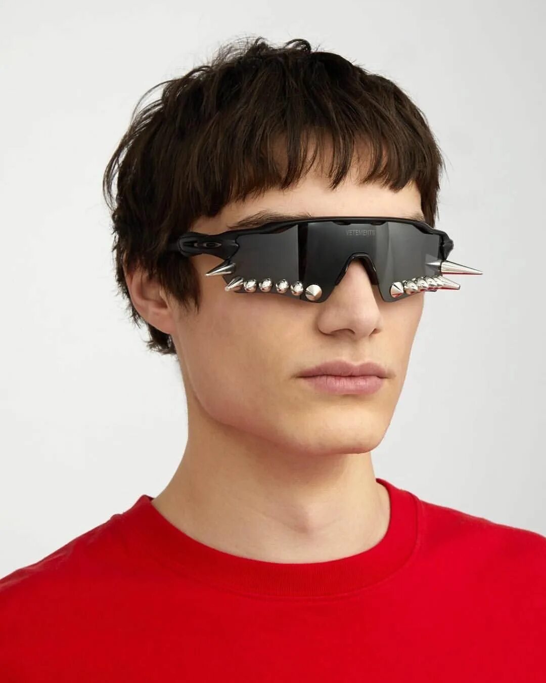 Очки для близорукости. Очки. Солнечные очки на голове. Девушка в очках. Хочешь очков.