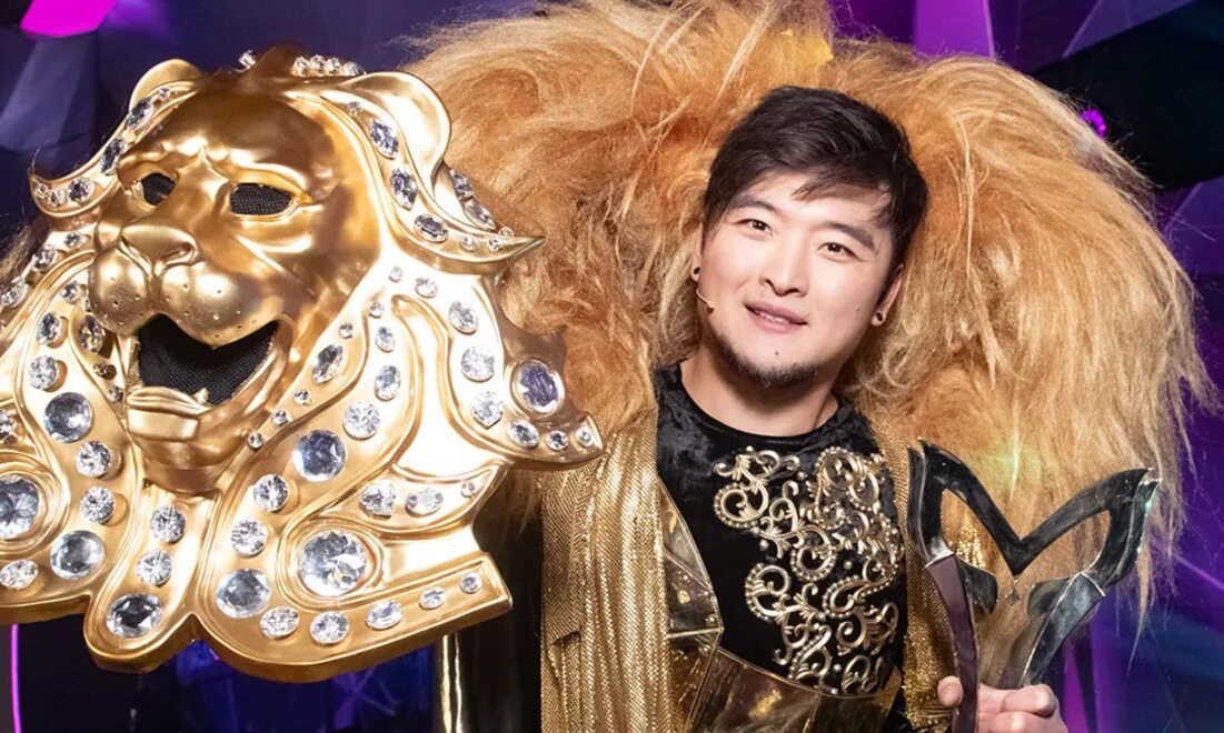 Шоу маска цой. Анатолий цой лев. Шоу маска цой. Анатолий цой лев в шоу маска. Анатолий цой маска.