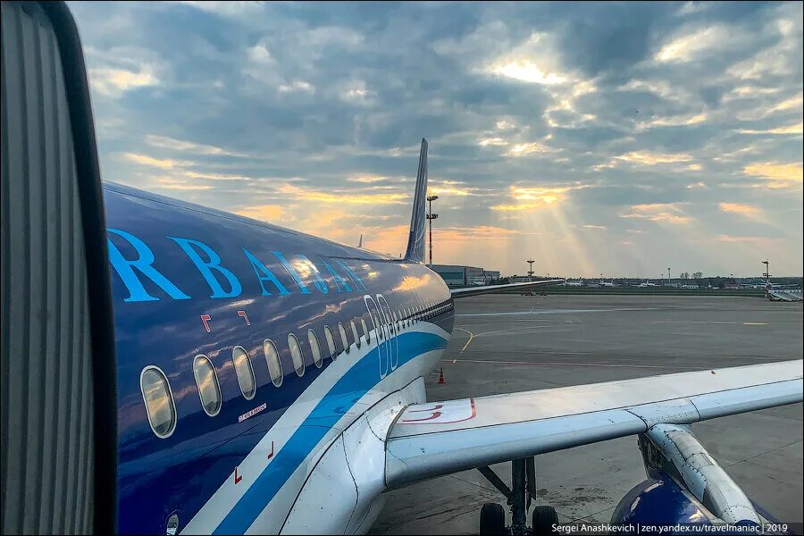 Самолет баку внуково. Azal a320neo. Эмбраер 190 азербайджанские авиалинии. Самолет баку внуково. Buta airways баку.