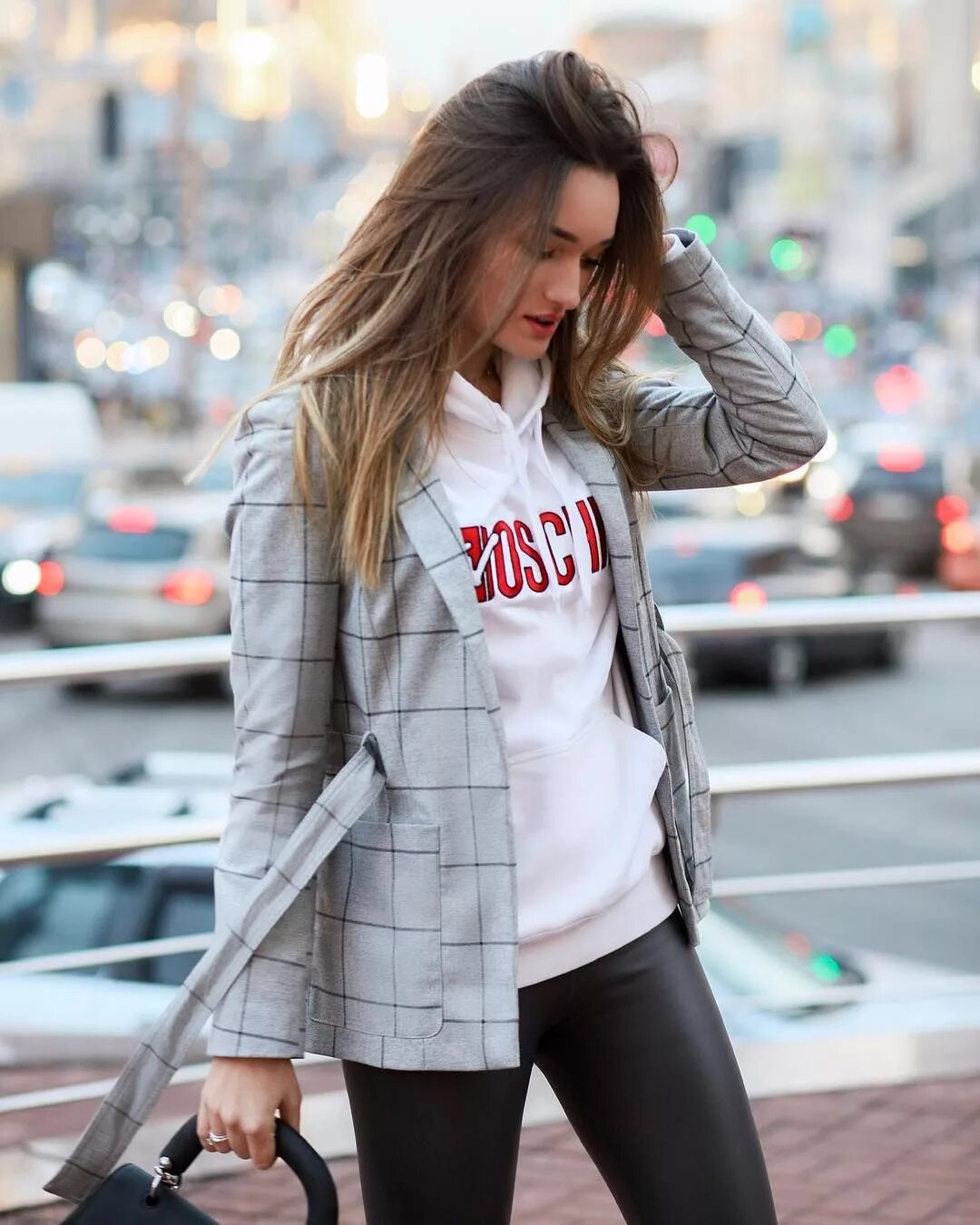 Мужской стиль толстовка и пиджак. Пиджак с худи. Кофта пиджак мужской. Пиджак на толстовку с капюшоном. Пиджак с толстовкой женские.