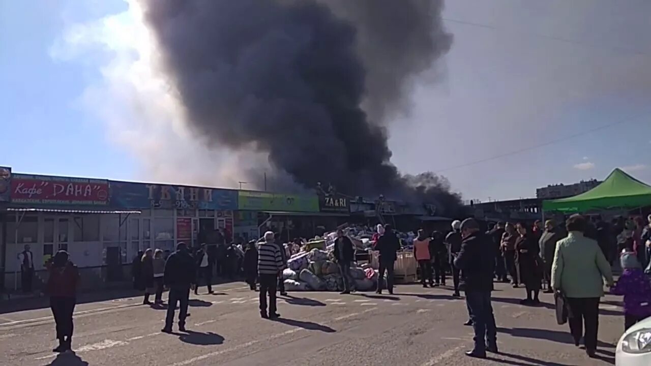 Рынок дубки нальчик павильоны. Пассаж нальчик рынок. Рынок дубки. Зеленый рынок нальчик. Пожар в дубках.
