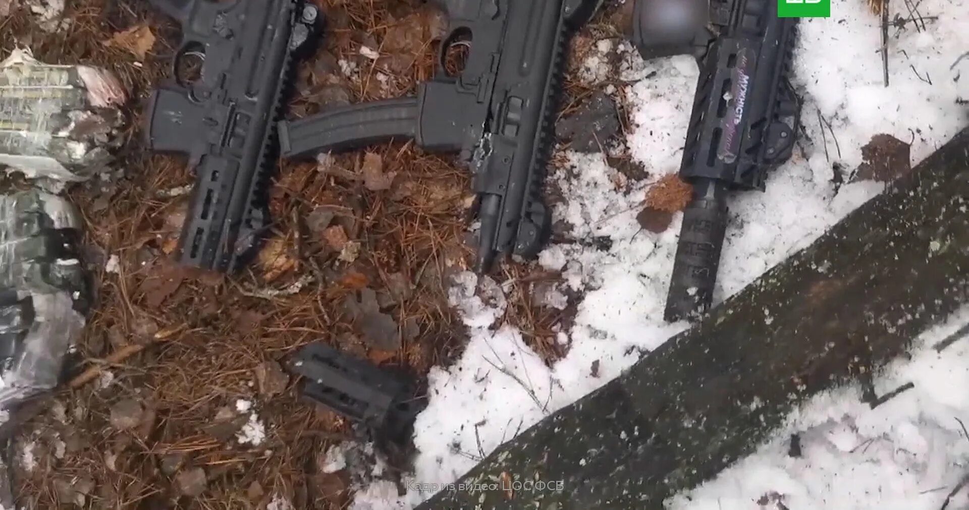 Взорвали железнодорожный мост. Пистолет-пулемёт. Сообщить о диверсии. Российские солдаты на украине. Подпольщики на железной дороге.