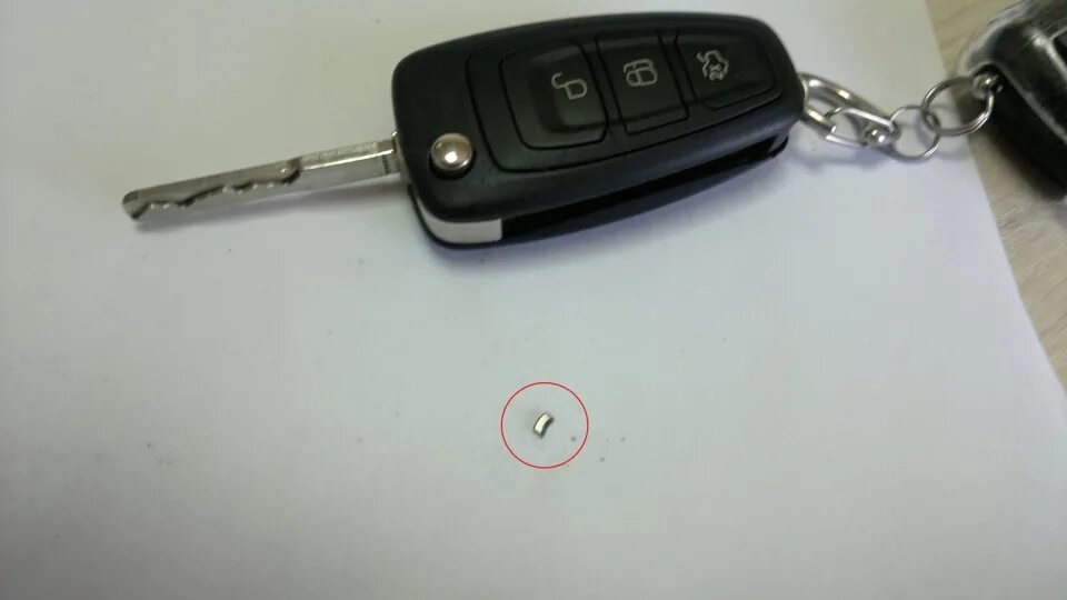 Форд фокус 3 ключ зажигания. Пульт ключ на Форд фокус 3. Штатный ключ фокус 3. Брелок Форд фокус 2 метал. Форд не видит ключ