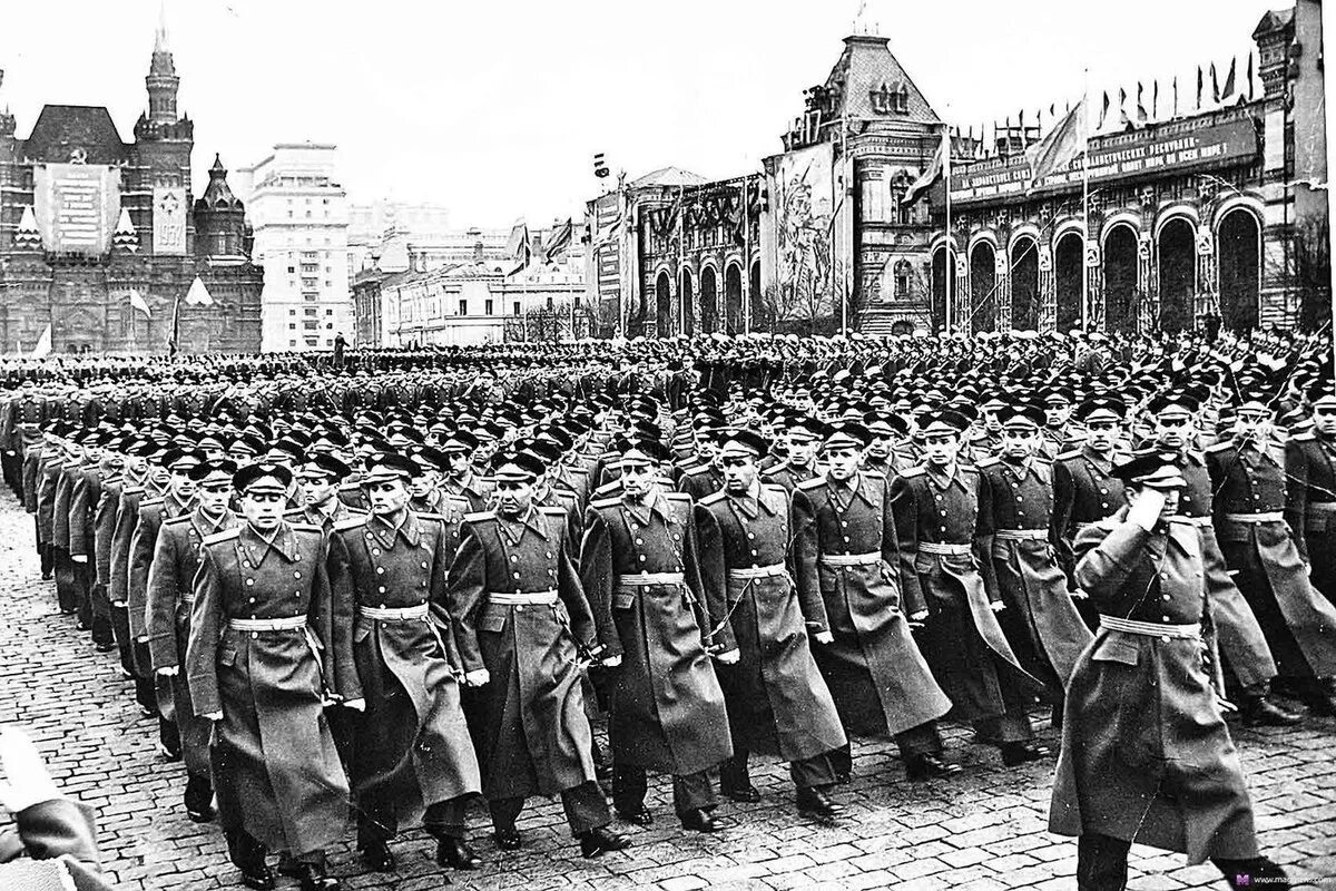 Первый день войны в москве. Первый парад Победы 24 июня 1945 года. Парад 1945 года на красной площади. Парад 24 июня 1945 года в Москве на красной площади.