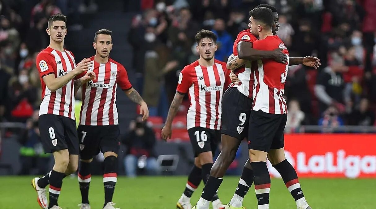 Атлетико мадрид с титулом. Валенсия атлетик бильбао. Чемпионат испании – атлетик бильбао. Атлетик бильбао статистика. Атлетик бильбао сельта.