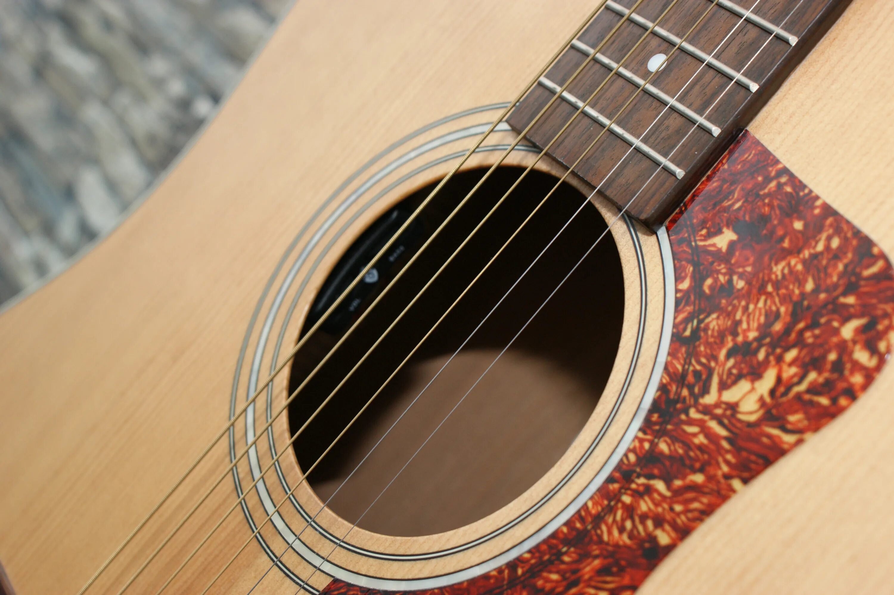 Почему звенит струна. Струна 2 гитара acoustic guitar. струны на гитаре. струны на гитаре акустика. гитара с железными струнами.
