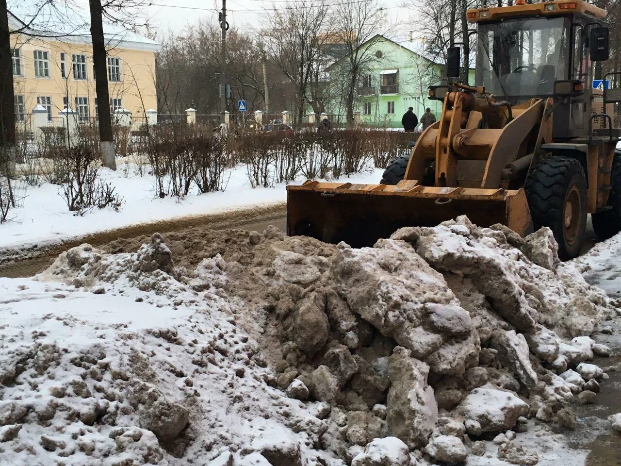 Погода во фрязино сегодня. Фрязино дорога. Во Фрязино трактора. Уборка дорог летом Челны. Во Фрязино чистят 2022.