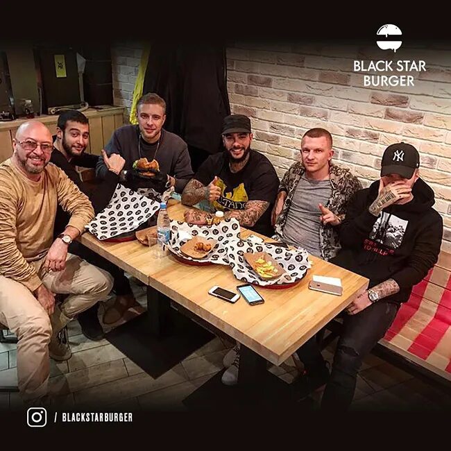 Блэк стар телефоны. Блэк стар бургер. бургеры блэк стар. владелец блэк стар бургер. блэк стар москва.
