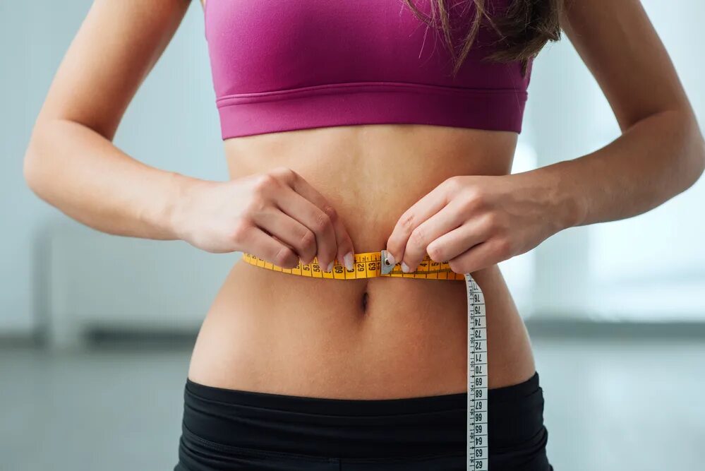 Человек с сантиметром. Девушка похудение. Стройность. Weight loss. Для похудения.