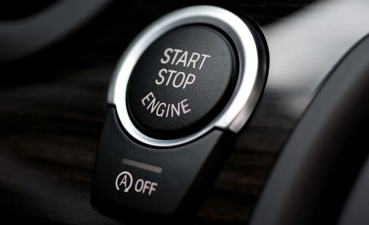 Stop restarting. Система старт стоп BMW. Кнопка старт стоп. Start stop машина. Старт стоп мотора.