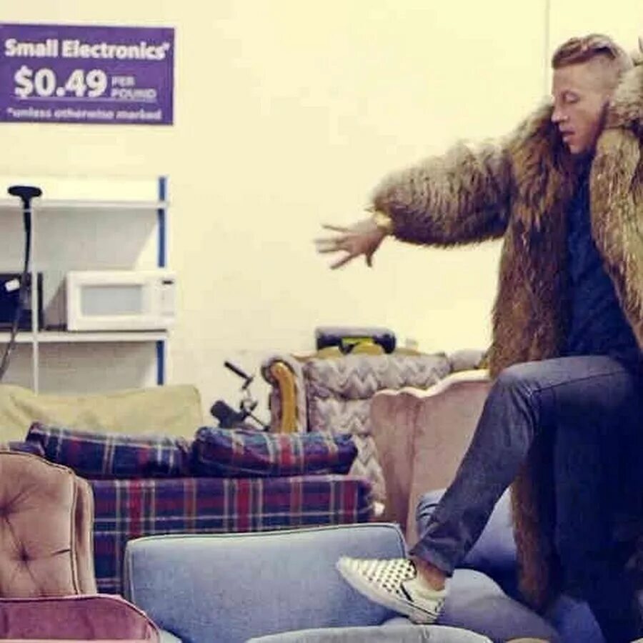 Macklemore Thrift shop. Macklemore Ryan Lewis Thrift shop. Macklemore в шубе. Macklemore Ryan Lewis Thrift shop клип. Ryan lewis thrift shop