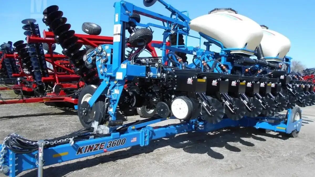 Kinze 3600. Сеялка кинза 3600. Сеялка Kinze 3605. Сеялка точного высева Kinze 3600.