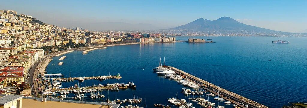Город и порт в италии 7 букв. Неаполь порт залив. Gaeta Италия порт. Картина бухта Италия. Италия Лиман.