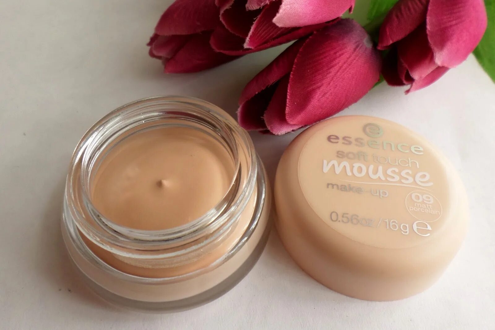 Essence perfect matte lipstick. Essence 02. Essence 02. Помада эссенс 02 перфект матч. Помада эссенс matt 02.