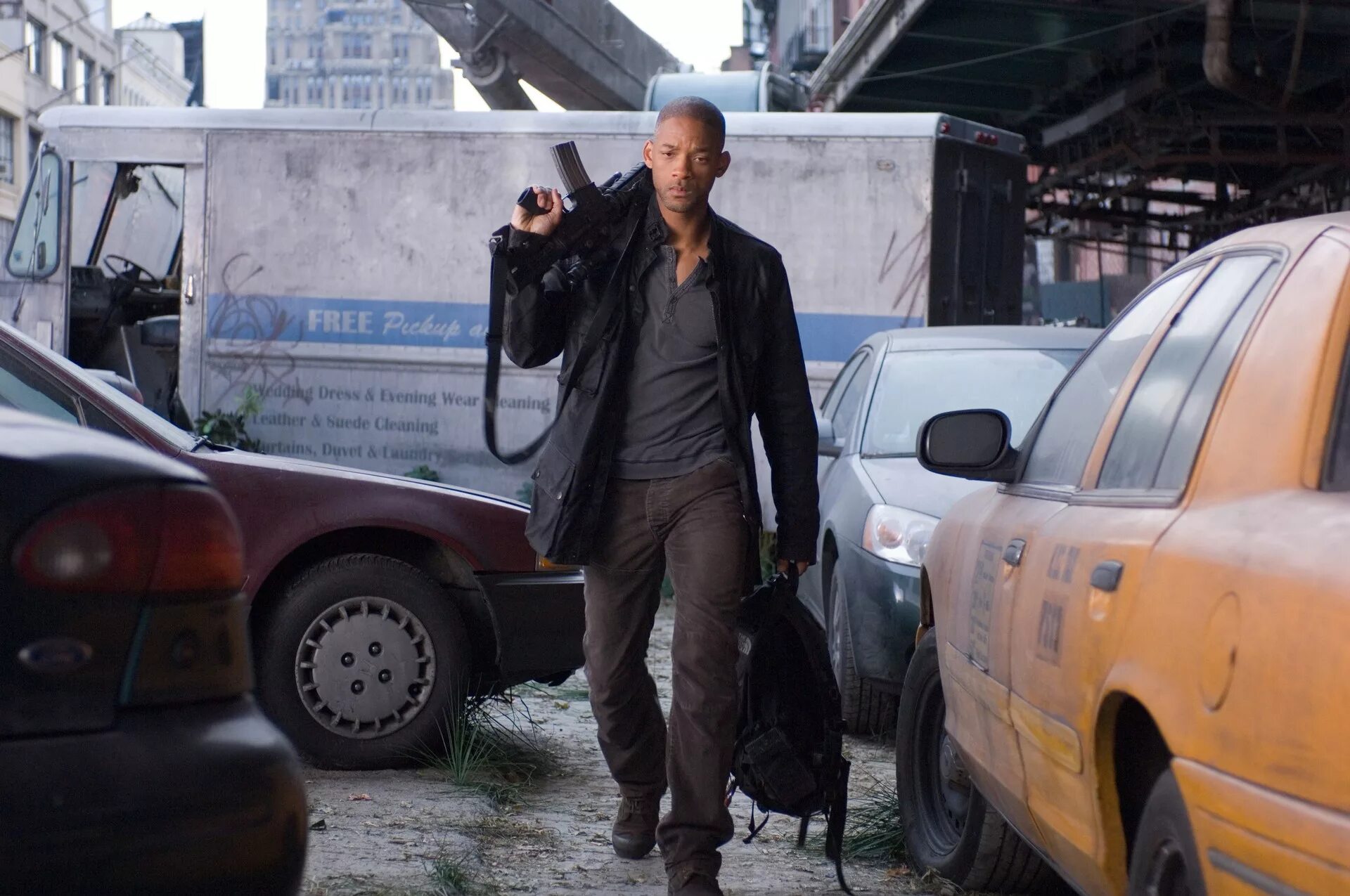 Смит я легенда. Уилл смит легенда. Я - легенда i am legend (2007). Смит я легенда. Уилл смит я легенда.