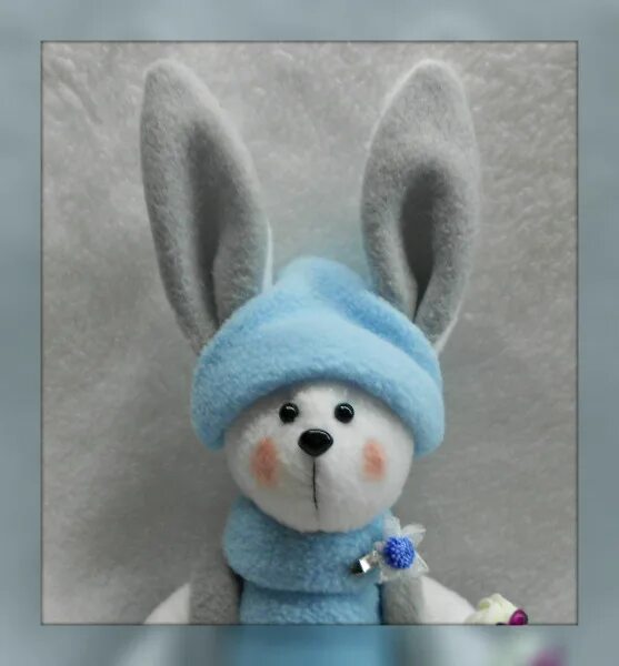 зайчик из ткани. зайка марионетка. игрушка зайчик флис. зайчик из флиса. мягкие игрушки из флиса.