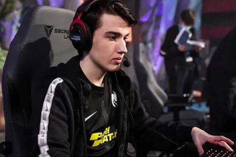 Mira киберспортсмен