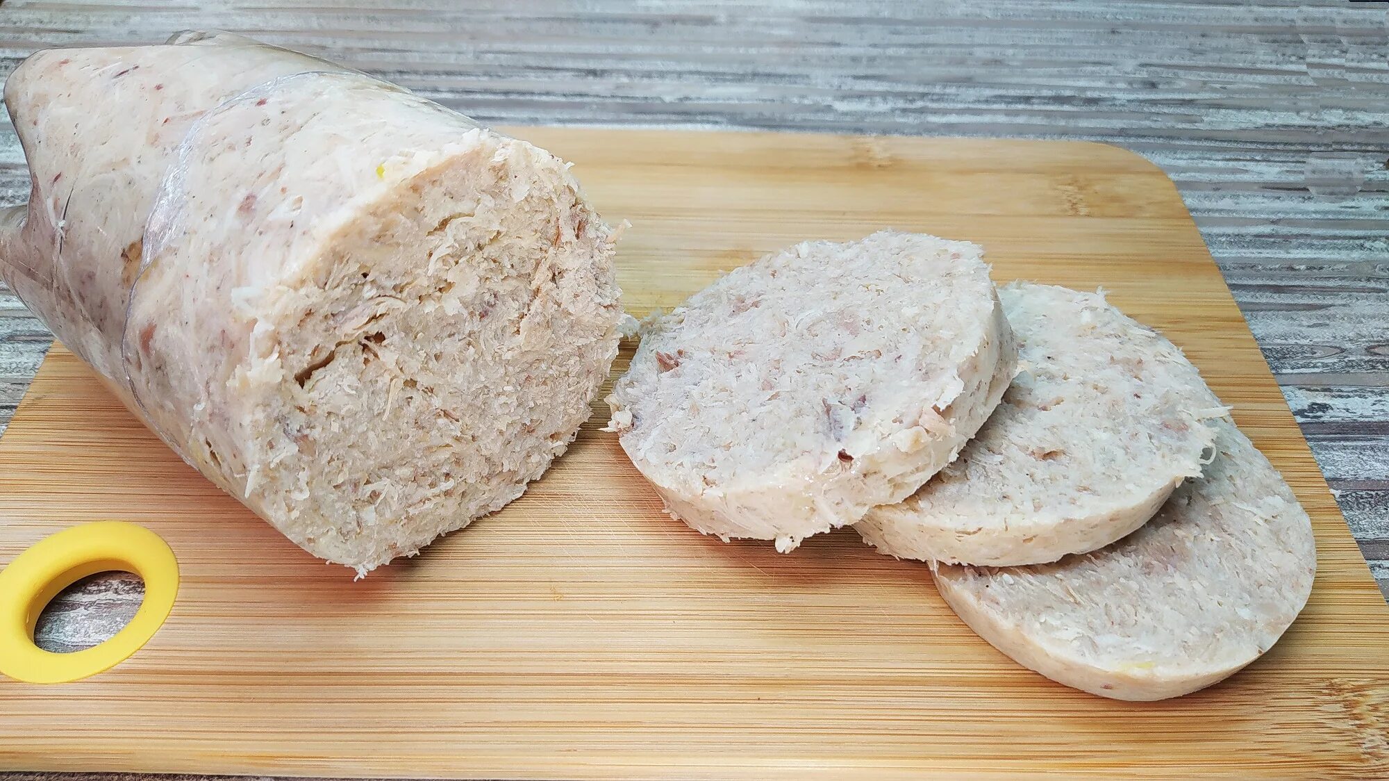 Колбаса в пластиковой бутылке из курицы