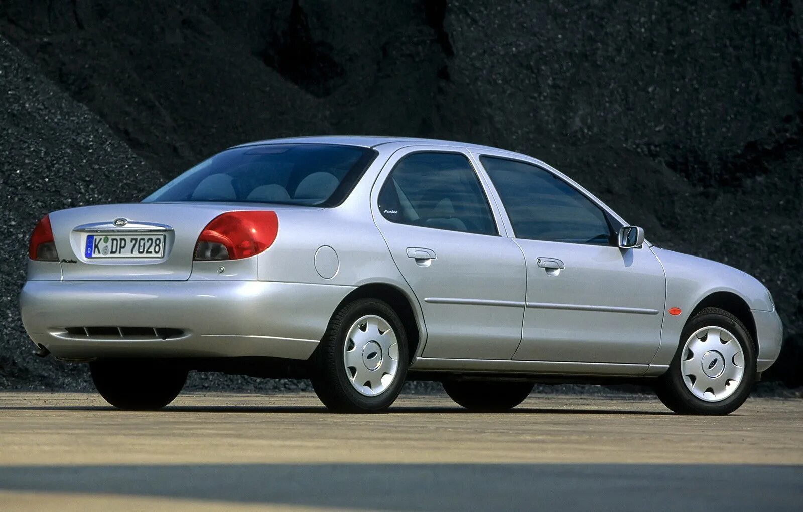 Мондео 2 поколения. Ford Mondeo 1996 седан. Ford Mondeo 1996-2000. Форд Мондео 2 1997-2000 седан. Форд Мондео 2 седан.
